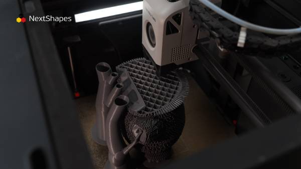 High-speed 3D printing of a complex mechanical part using NextShapes Standard PLA filament, demonstrating stable melt flow and fine detail preservation