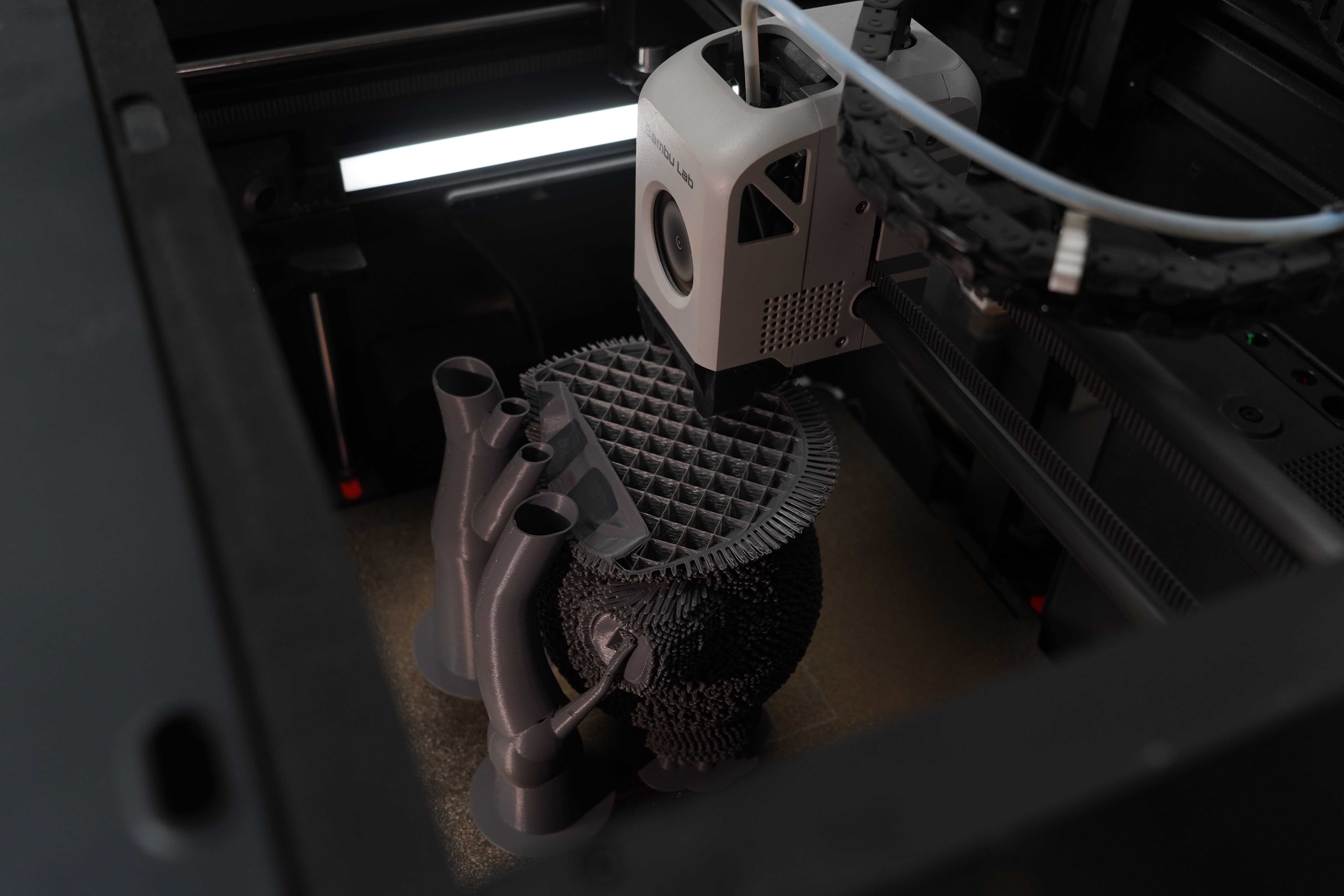 High-speed 3D printing of a complex mechanical part using NextShapes Standard PLA filament, demonstrating stable melt flow and fine detail preservation