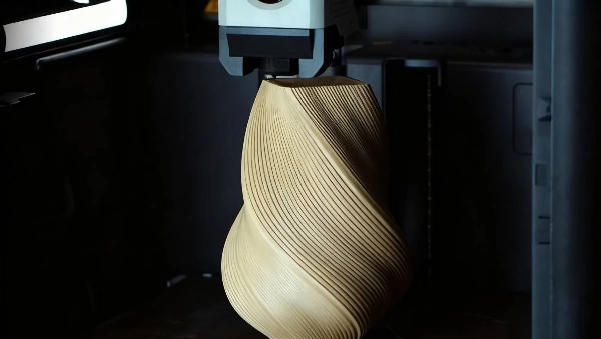 In-progress printing display of 3D printed spiral lampshade made with NextShapes Standard PLA filament, highlighting high-speed printing stability and layer adhesion