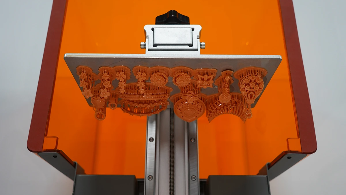 NextShapes-HR-12K-Resin-3D-printed-jewelry-models-batch-printing-display