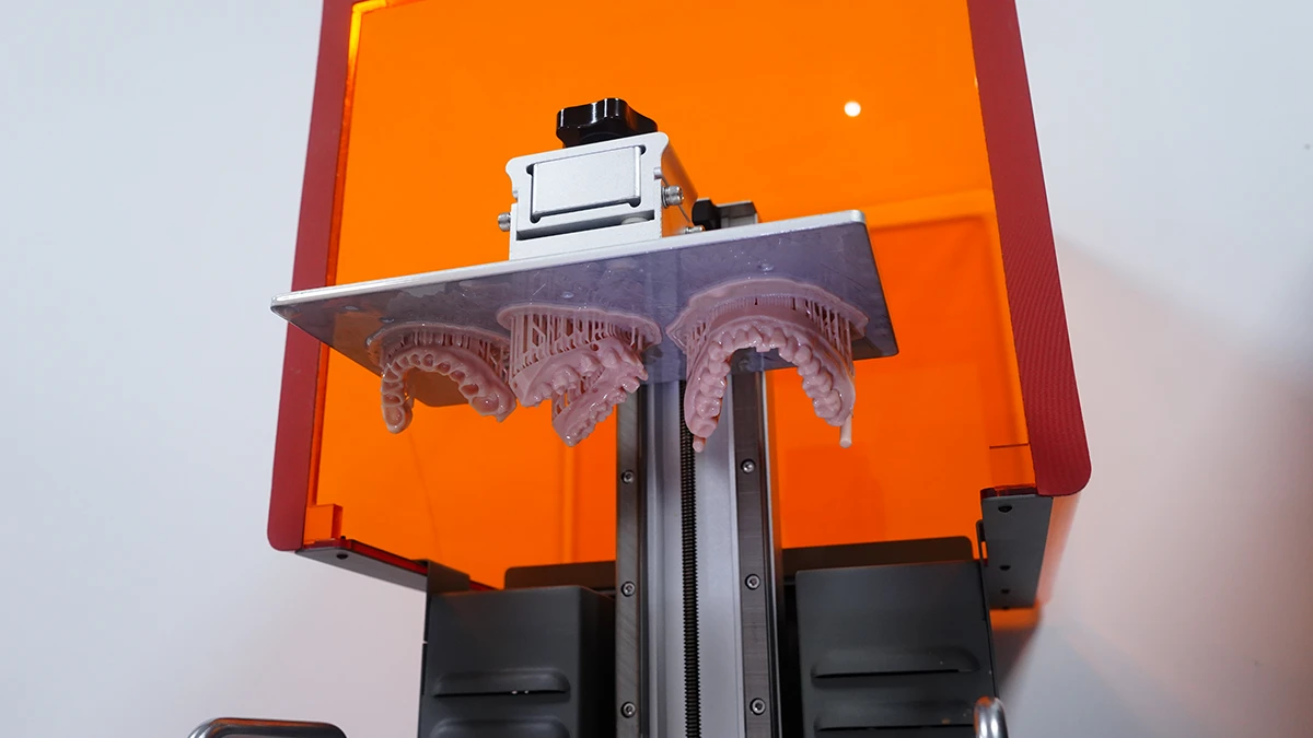 Array of 3D printed dual-arch dental models on print bed made with NextShapes Dental Model Resin, highlighting batch production capability